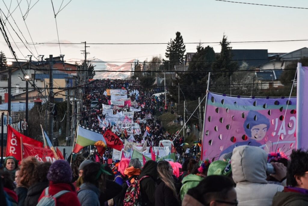 #8M los feminismos y transfeminismos ocupan las calles denunciando las políticas de hambre y de violencia